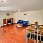 House Zizkov Отель Прага
